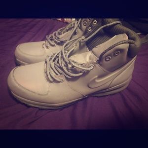 Nike ACG boots